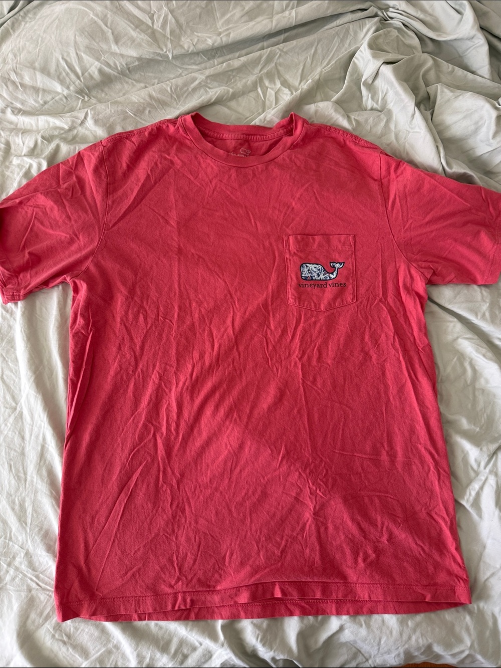 Vineyard Vines Men’s Medium Short-Sleeve Pocket Tee in Coral Red